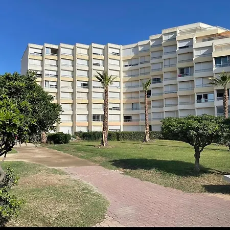 Front De Renove Apartment