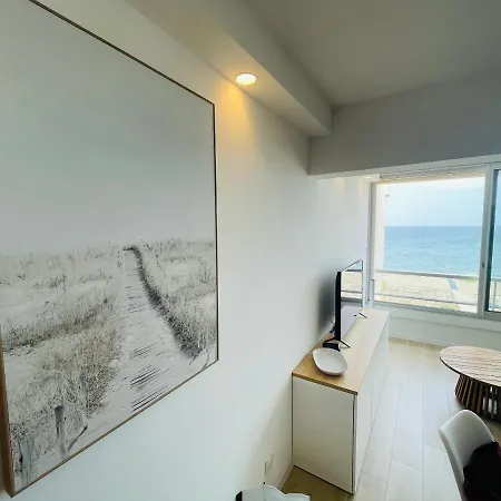 Apartment Front De Renove