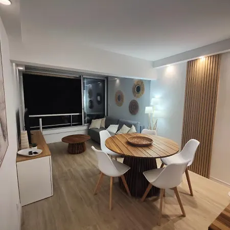 Front De Rénové Apartman *