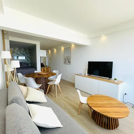 Front De Rénové Apartman